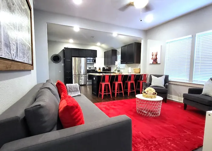 Vibrant Vacation Escape With Fast Wifi And King Bed Close To Downtown Houston!