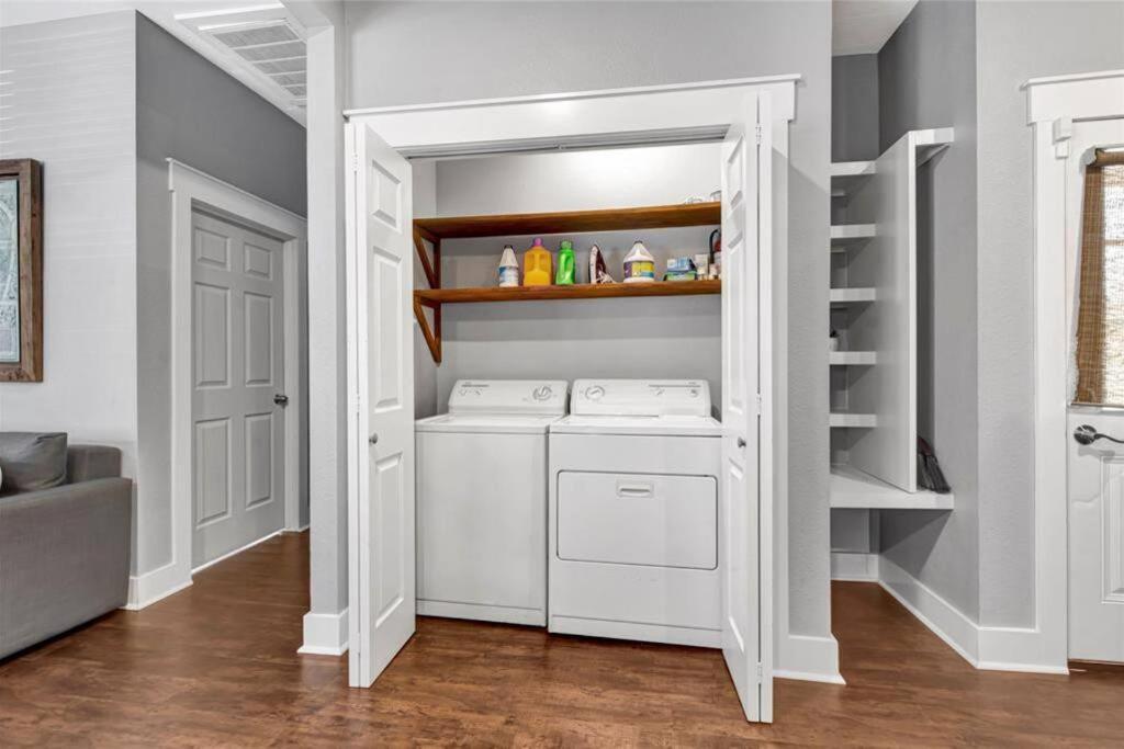 Vibrant Vacation Escape With Fast Wifi And King Bed Close To Downtown Houston! Ferienhaus Houston