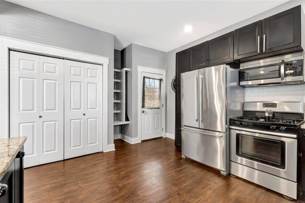 Ferienhaus Vibrant Vacation Escape With Fast Wifi And King Bed Close To Downtown Houston! Houston